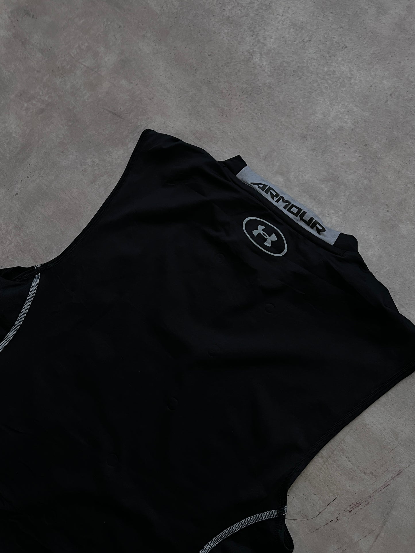 UNDER ARMOUR SLEEVELESS (M)