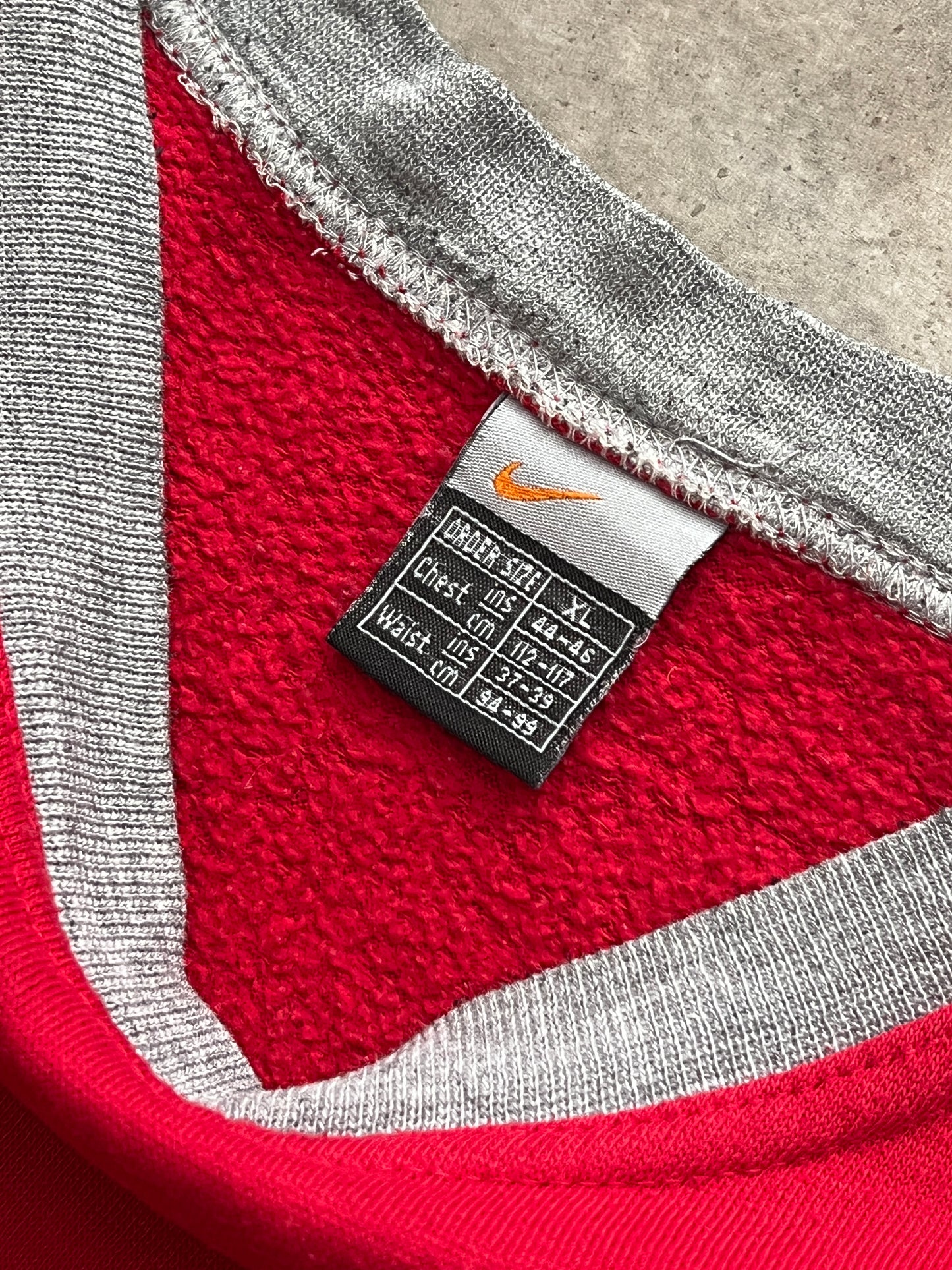 VINTAGE NIKE SWEATER (XL)