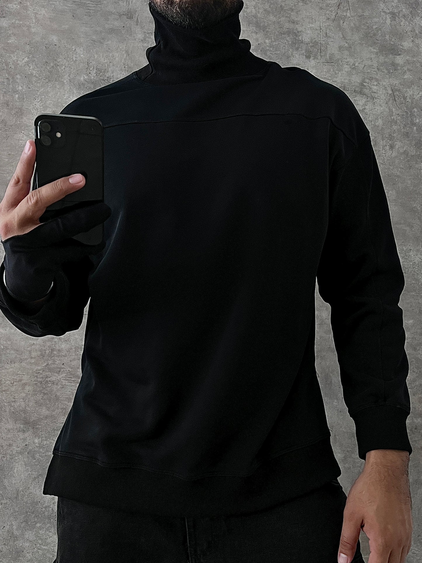 BLACK TURTLENECK SWEATSHIRT (M)