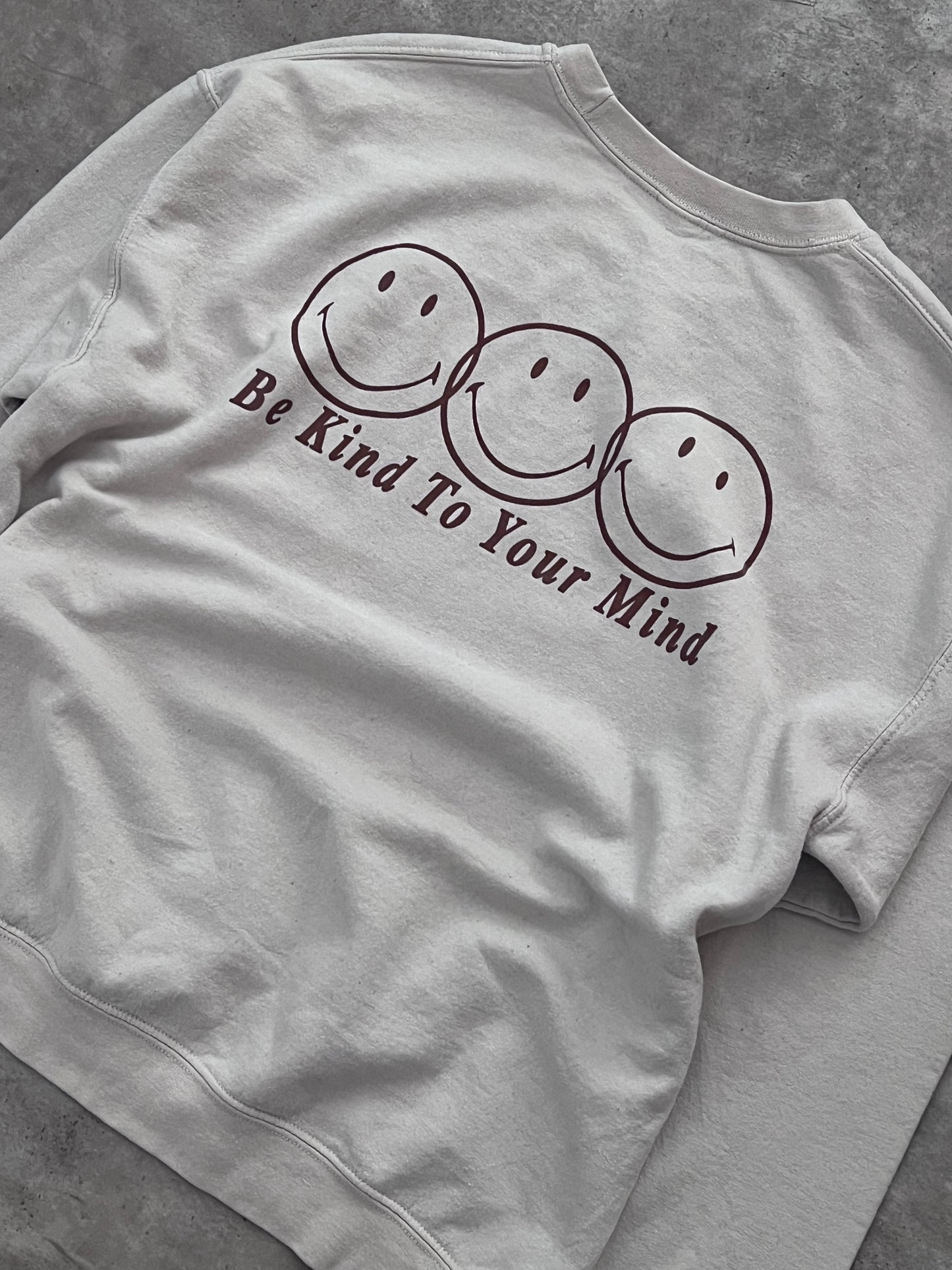 CREWNECK SMILEY SELF CARE CREAM (L)