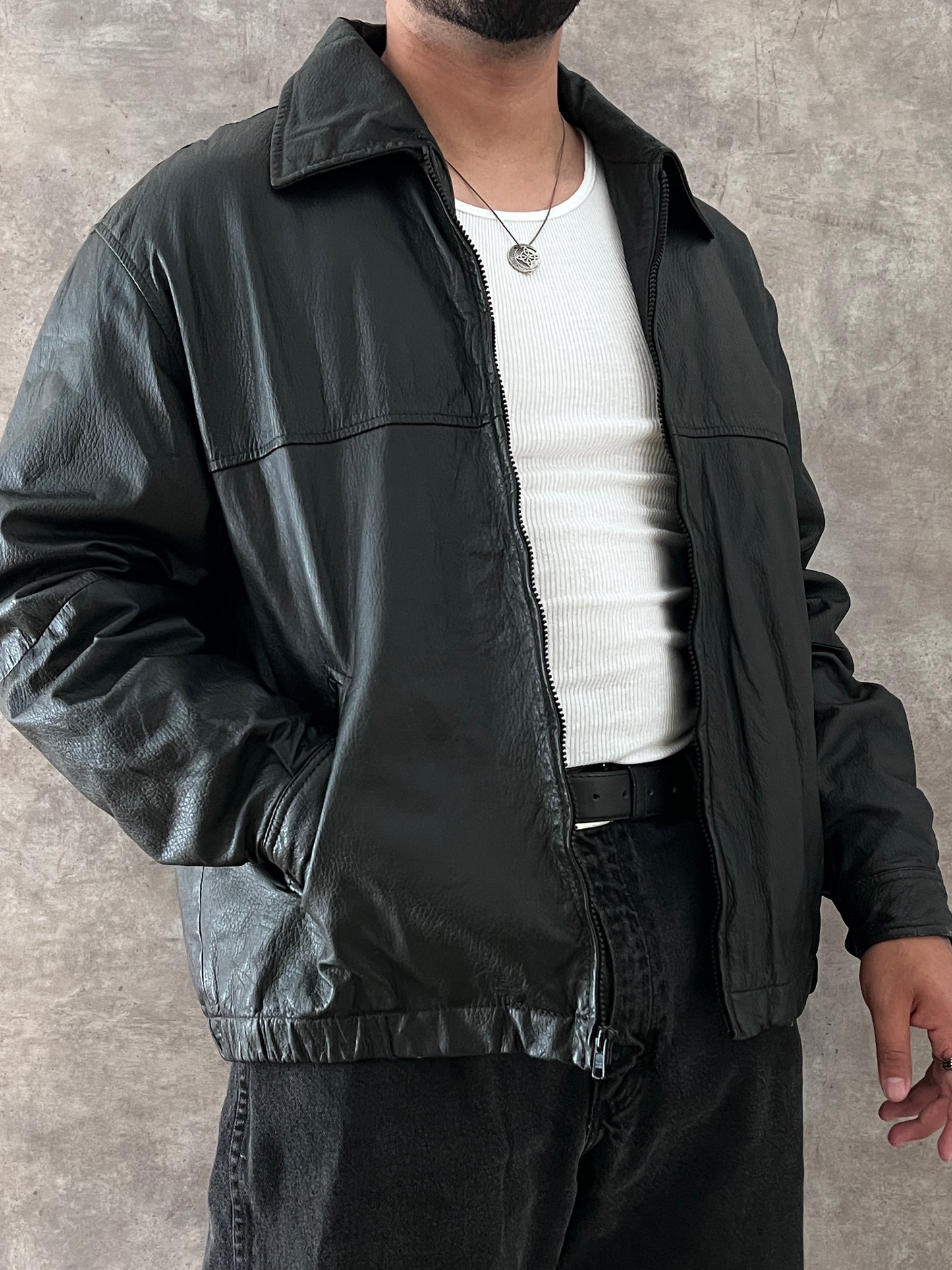 LEATHER JACKET (L)
