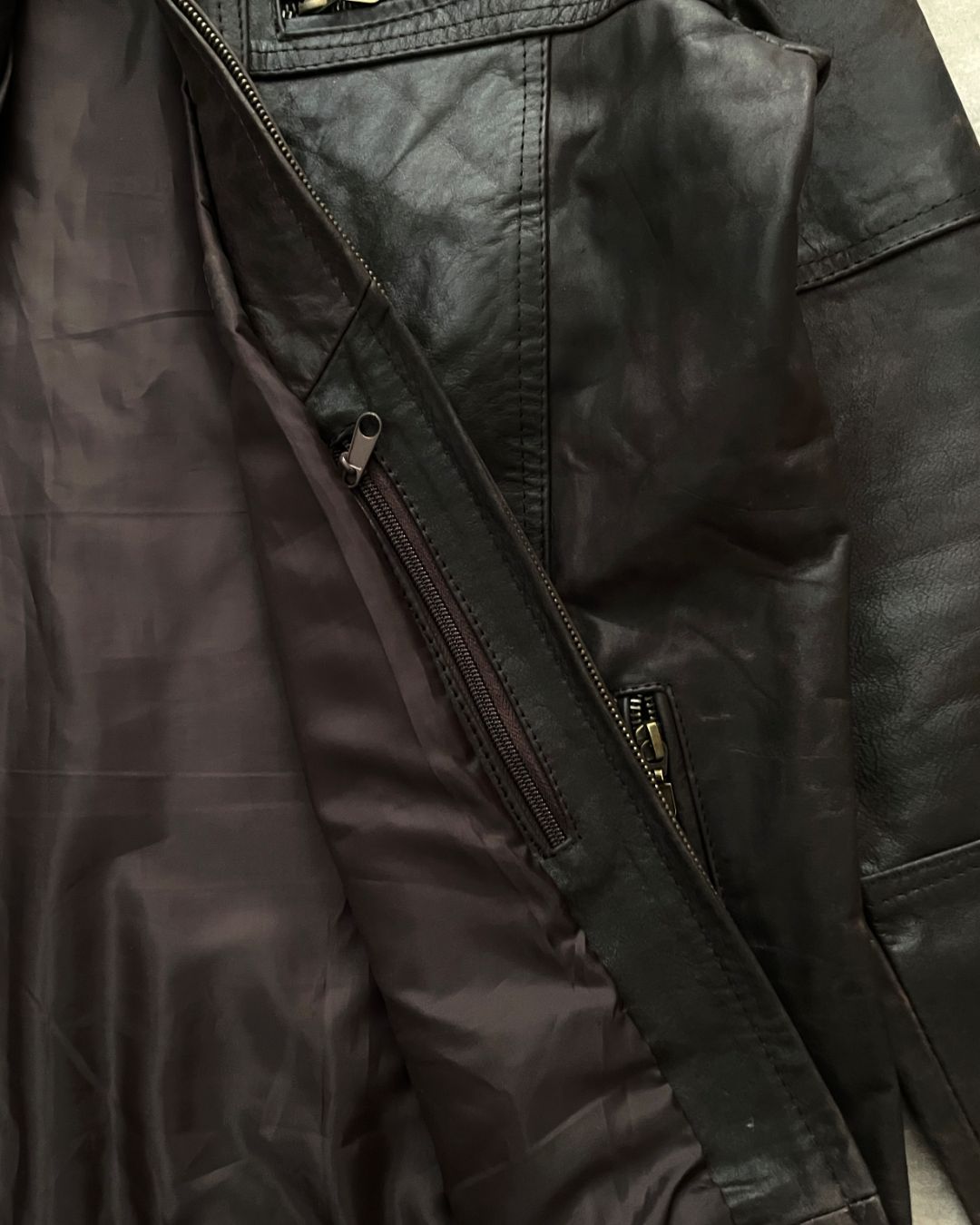 LEATHER JACKET (M)
