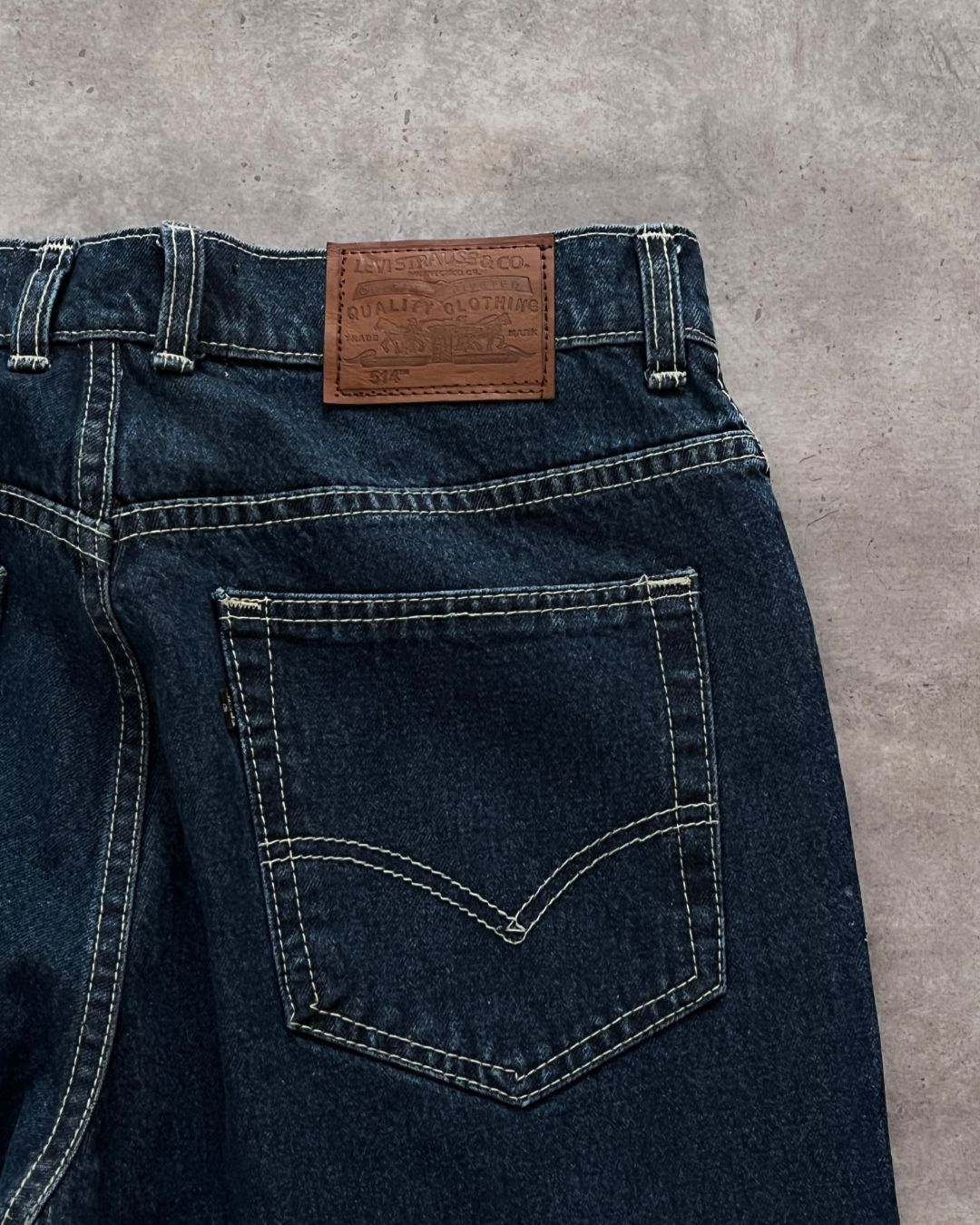 LEVIS INDIGO DENIM JEANS (34)