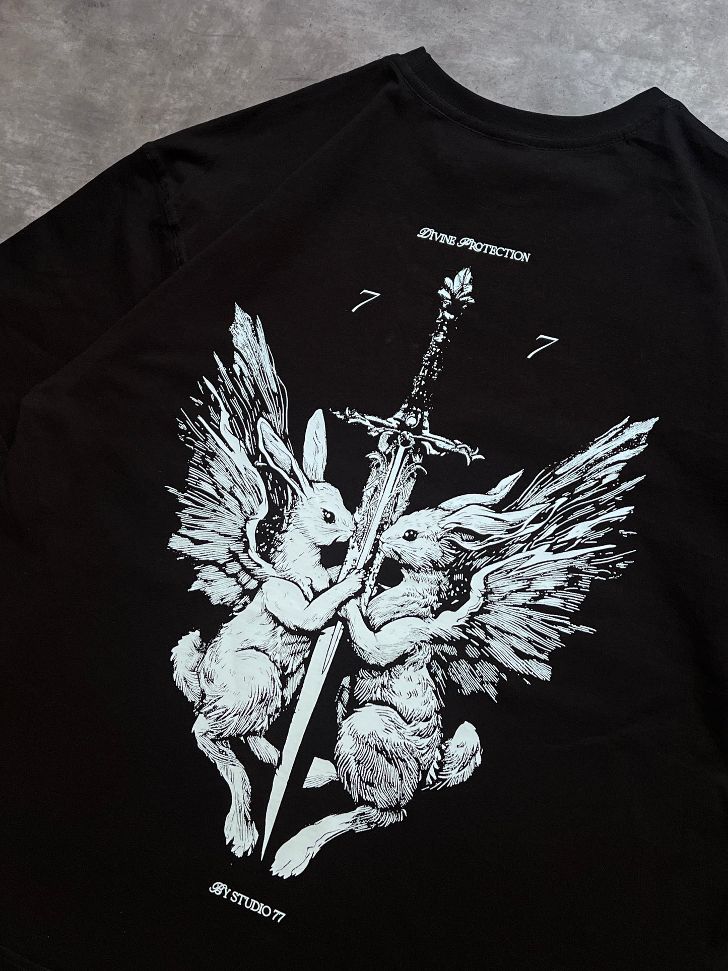 DIVINE PROTECTION BLACK TEE 77 ORIGINALS (M/L)