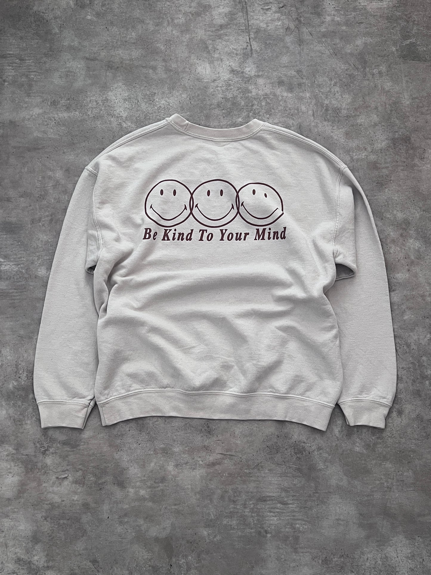 CREWNECK SMILEY SELF CARE CREAM (L)
