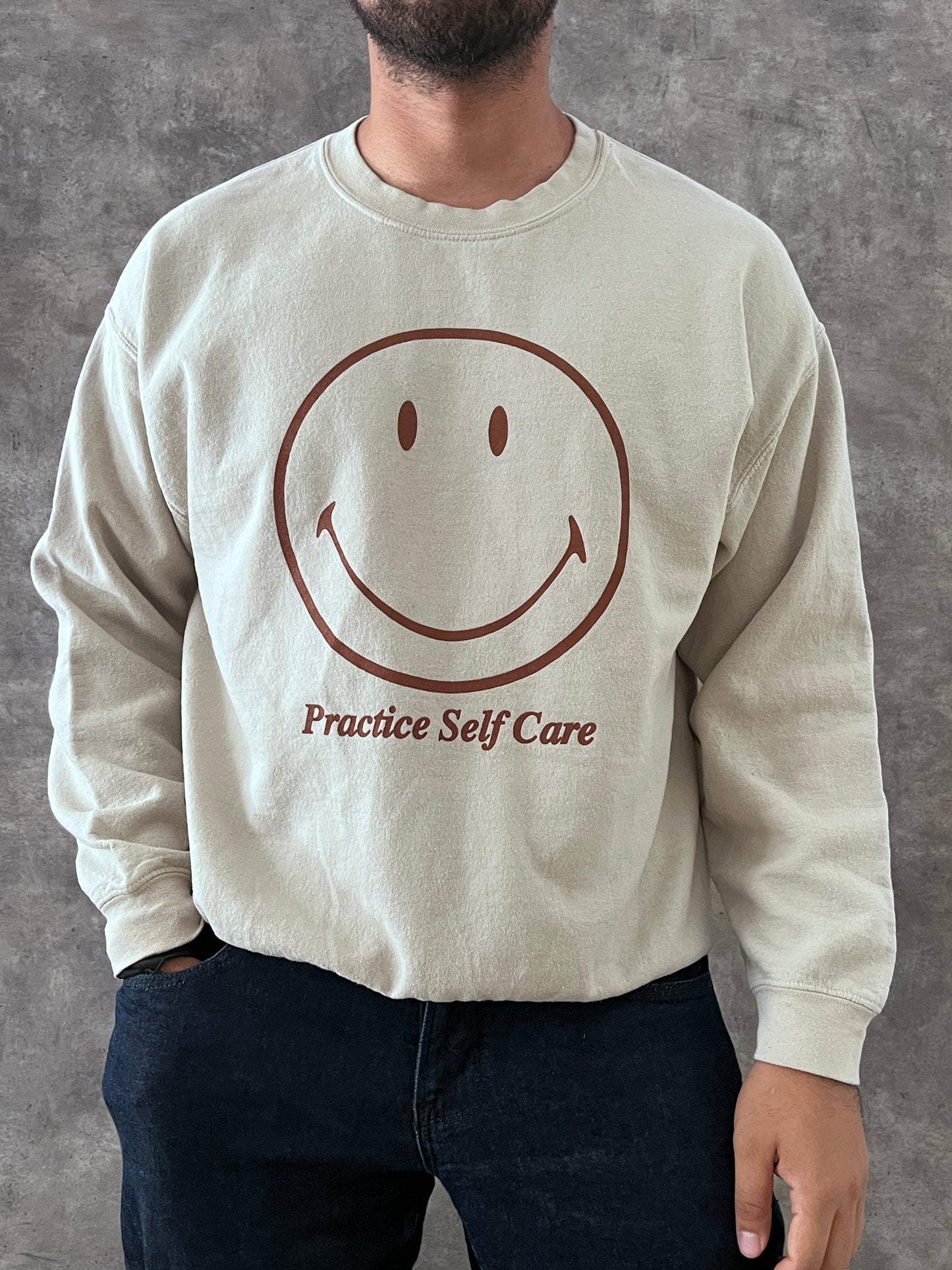 CREWNECK SMILEY SELF CARE CREAM (L)