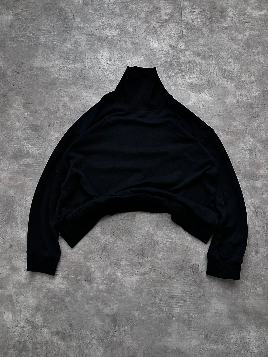 BLACK TURTLENECK SWEATSHIRT (M)