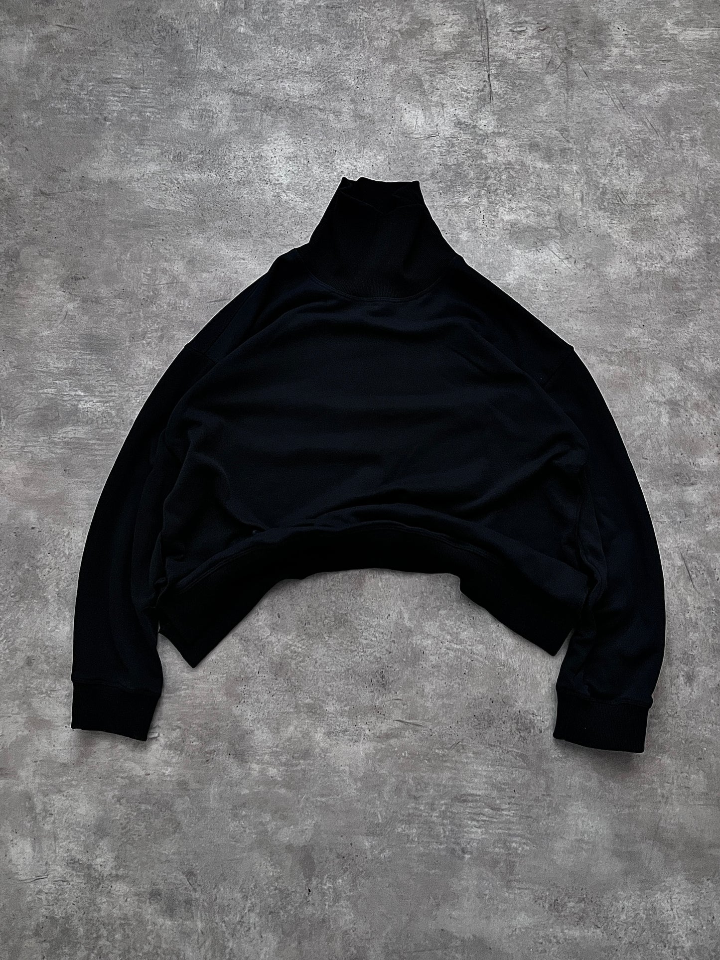 BLACK TURTLENECK SWEATSHIRT (M)
