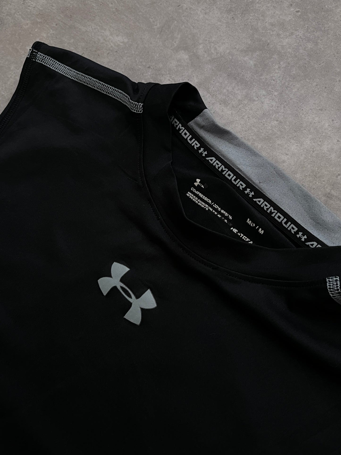 UNDER ARMOUR SLEEVELESS (M)
