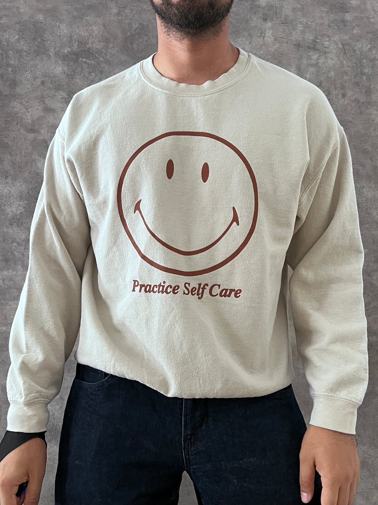 CREWNECK SMILEY SELF CARE CREAM (L)