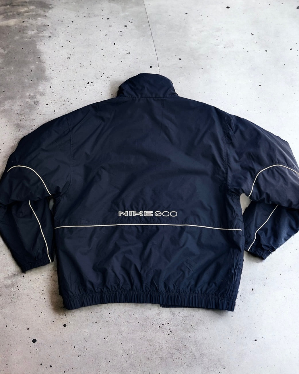 Vintage Nike bomber de los 90´s 🤌
Talla M