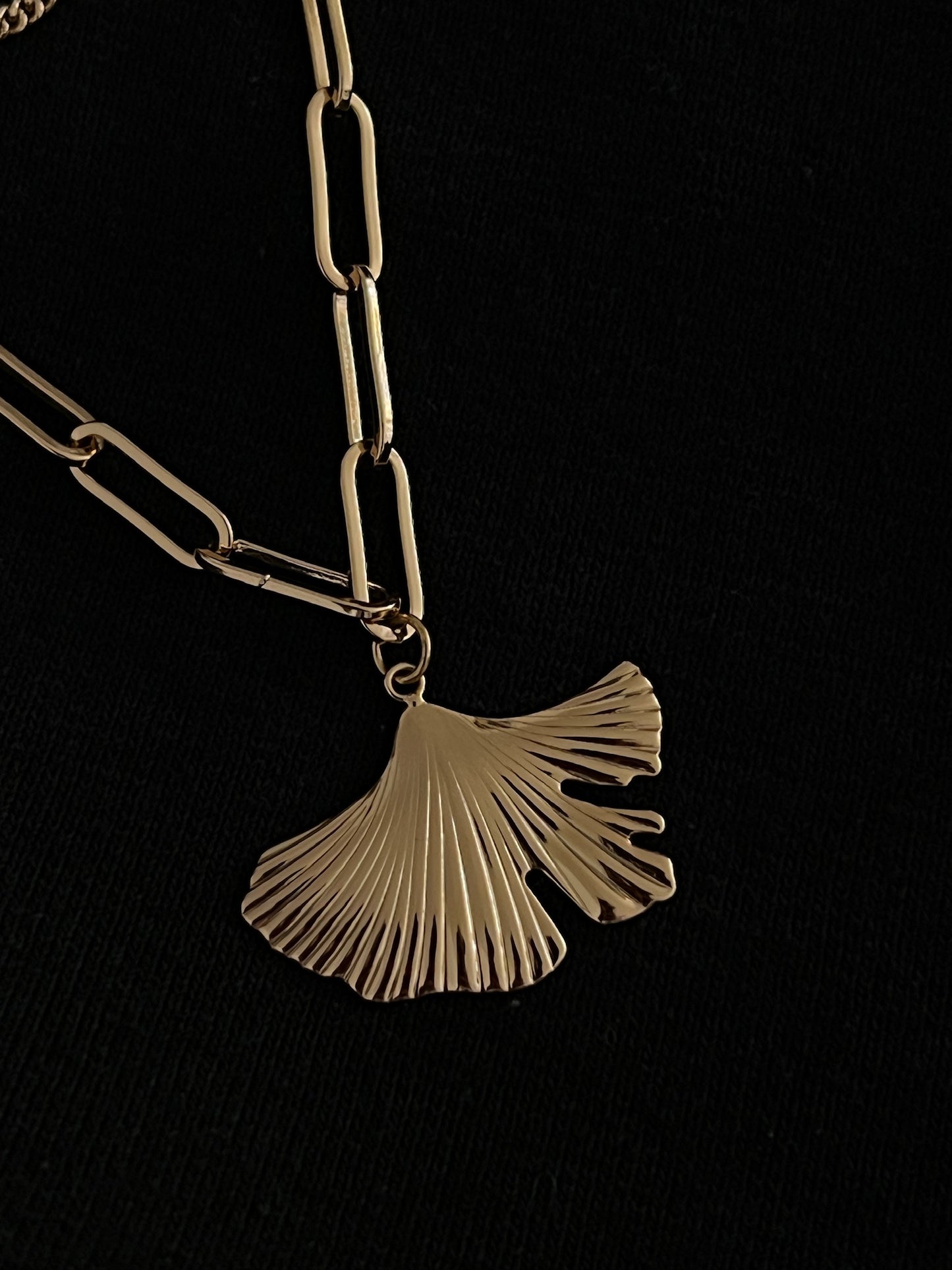 GOLD SEA NECKLACE