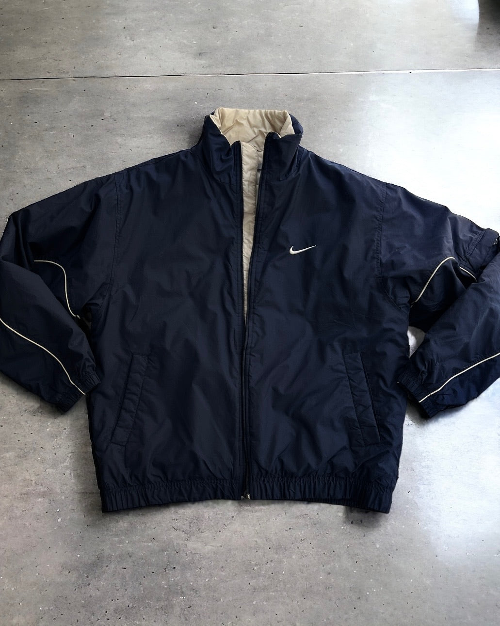 Vintage Nike bomber de los 90´s 🤌
Talla M