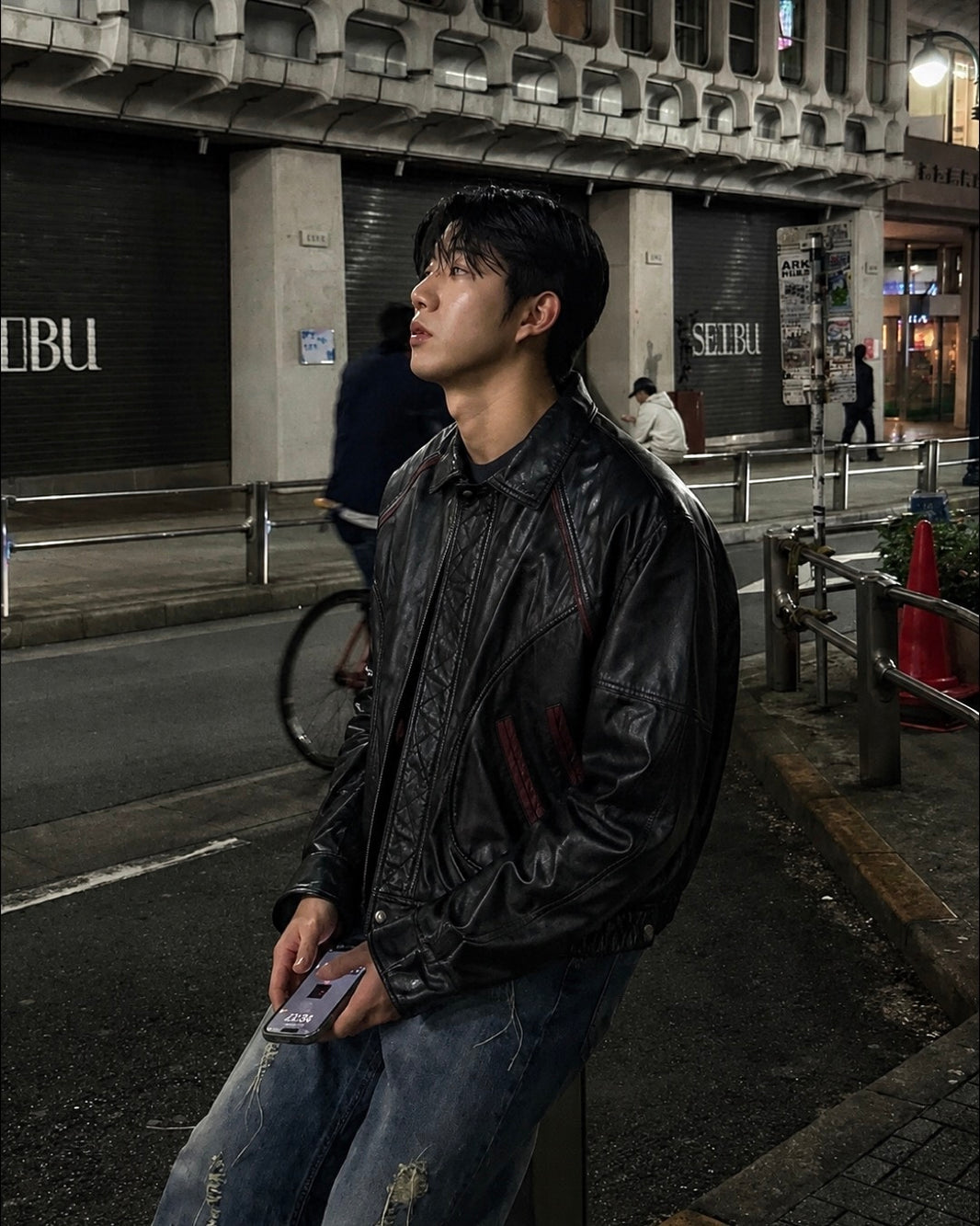 LEATHER BOMBER JACKET (S)