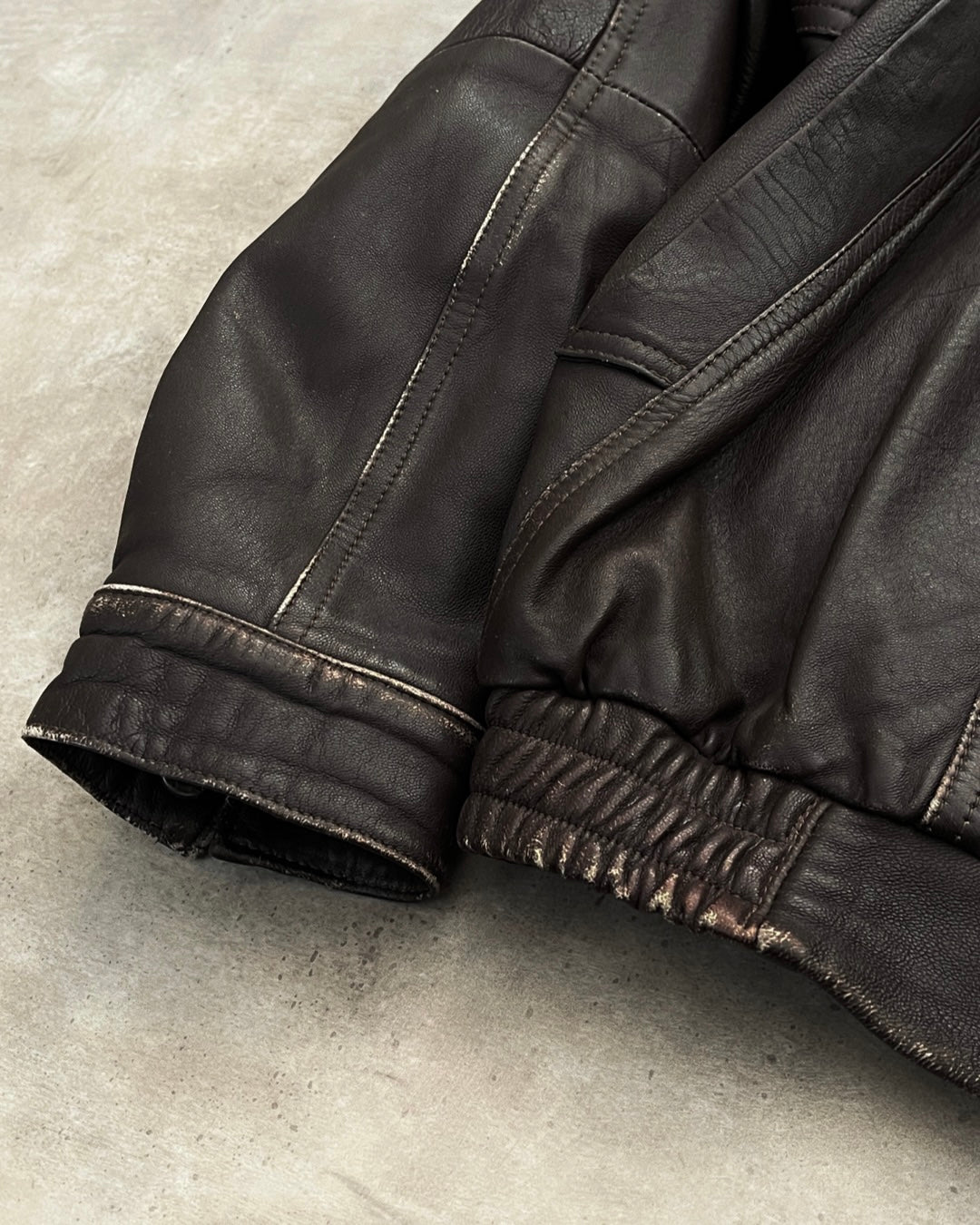 BROWN LEATHER JACKET (M)