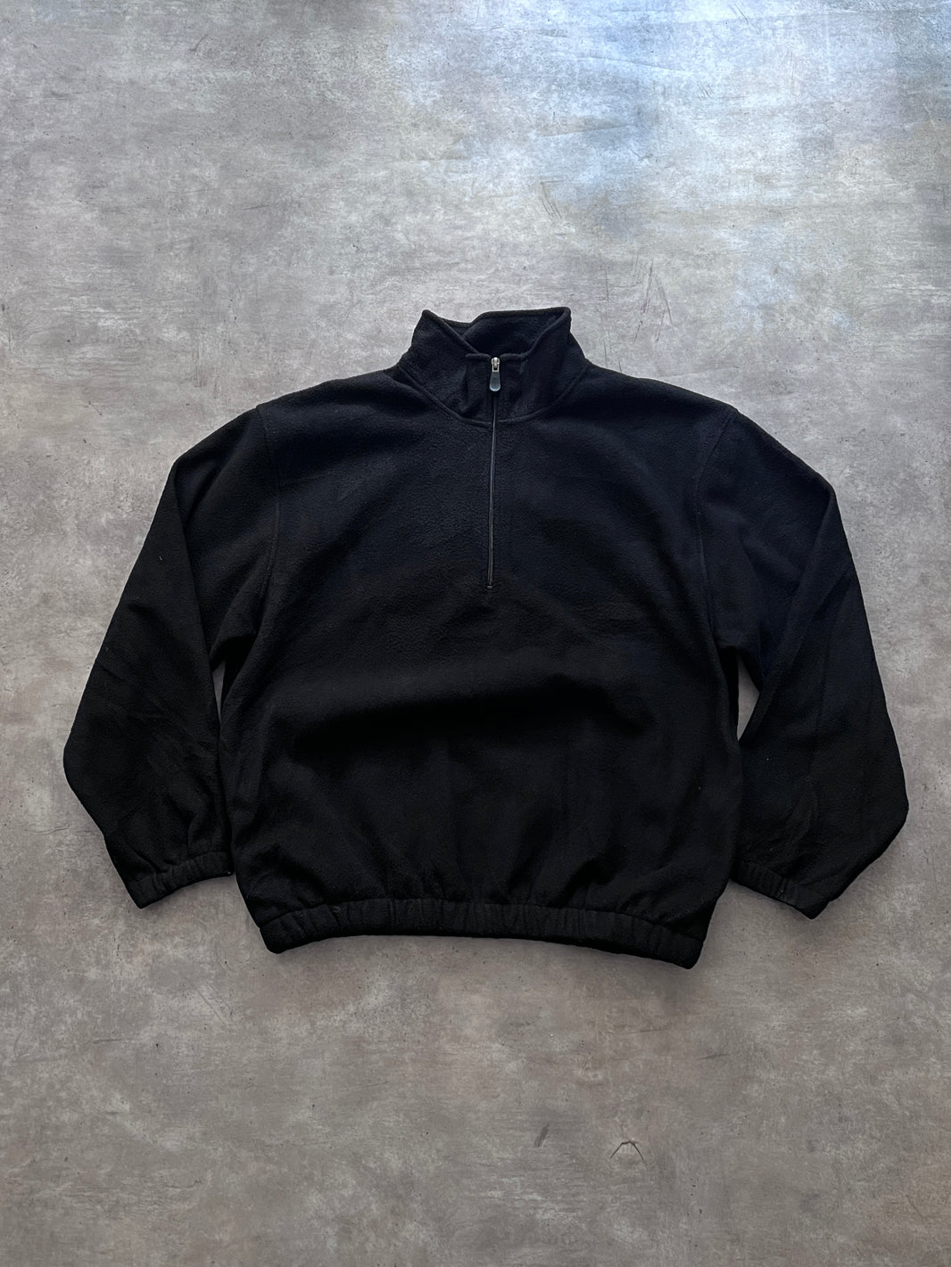 BLACK SWEATER (M)