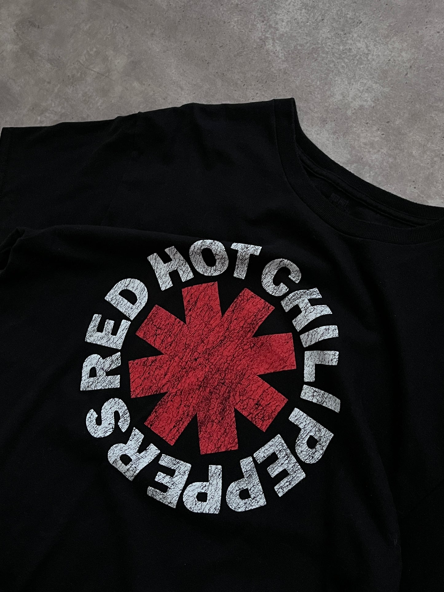 RED HOT CHILI PEPPERS BAND TEE (L)