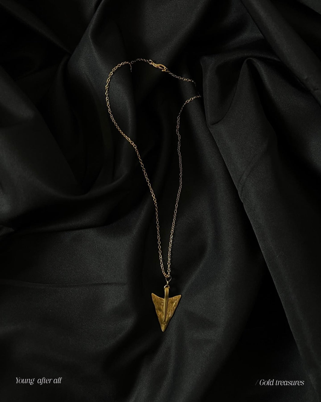 Arrow / Gold treasures