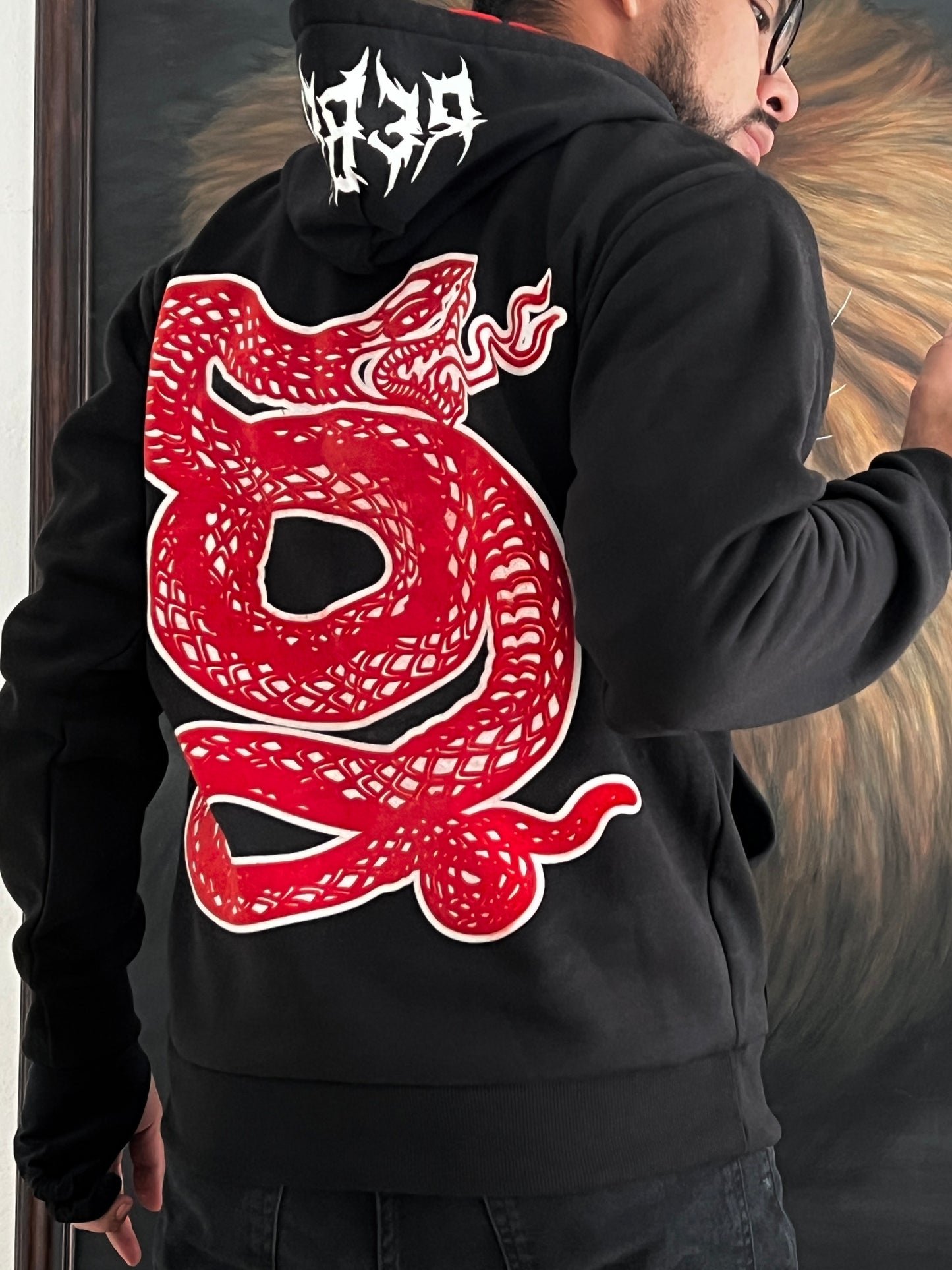 Rebel hoodie (M)