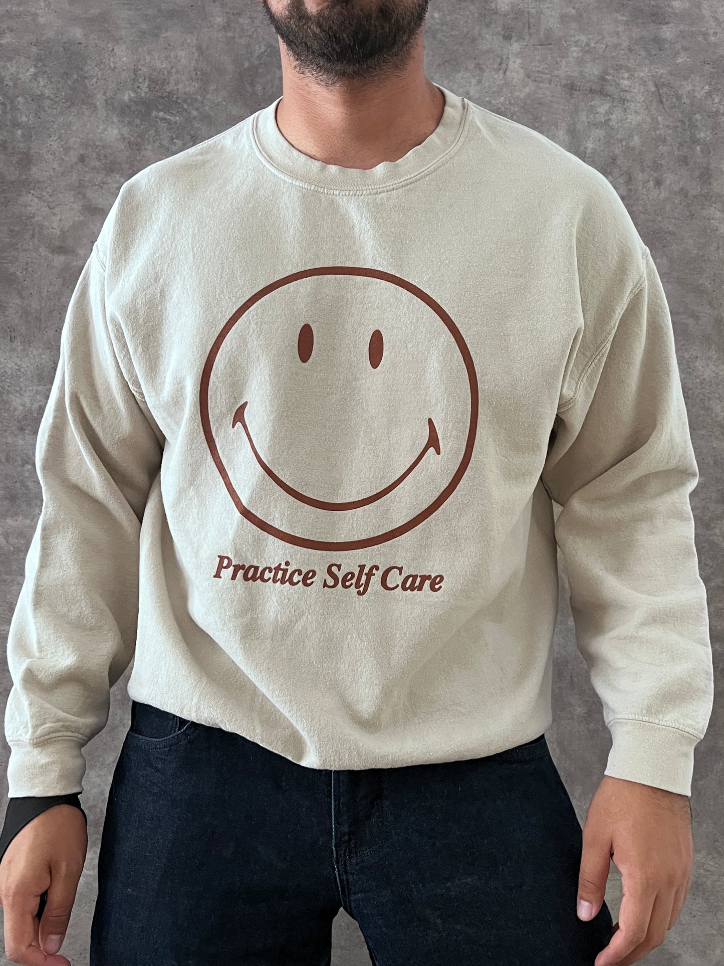 CREWNECK SMILEY SELF CARE CREAM (L)