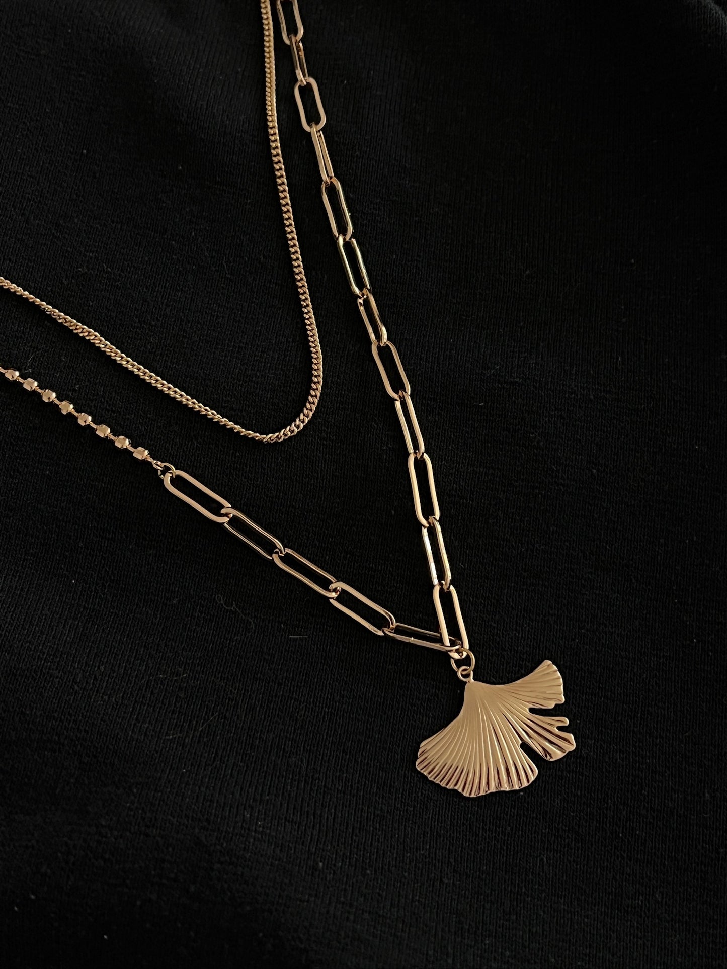GOLD SEA NECKLACE