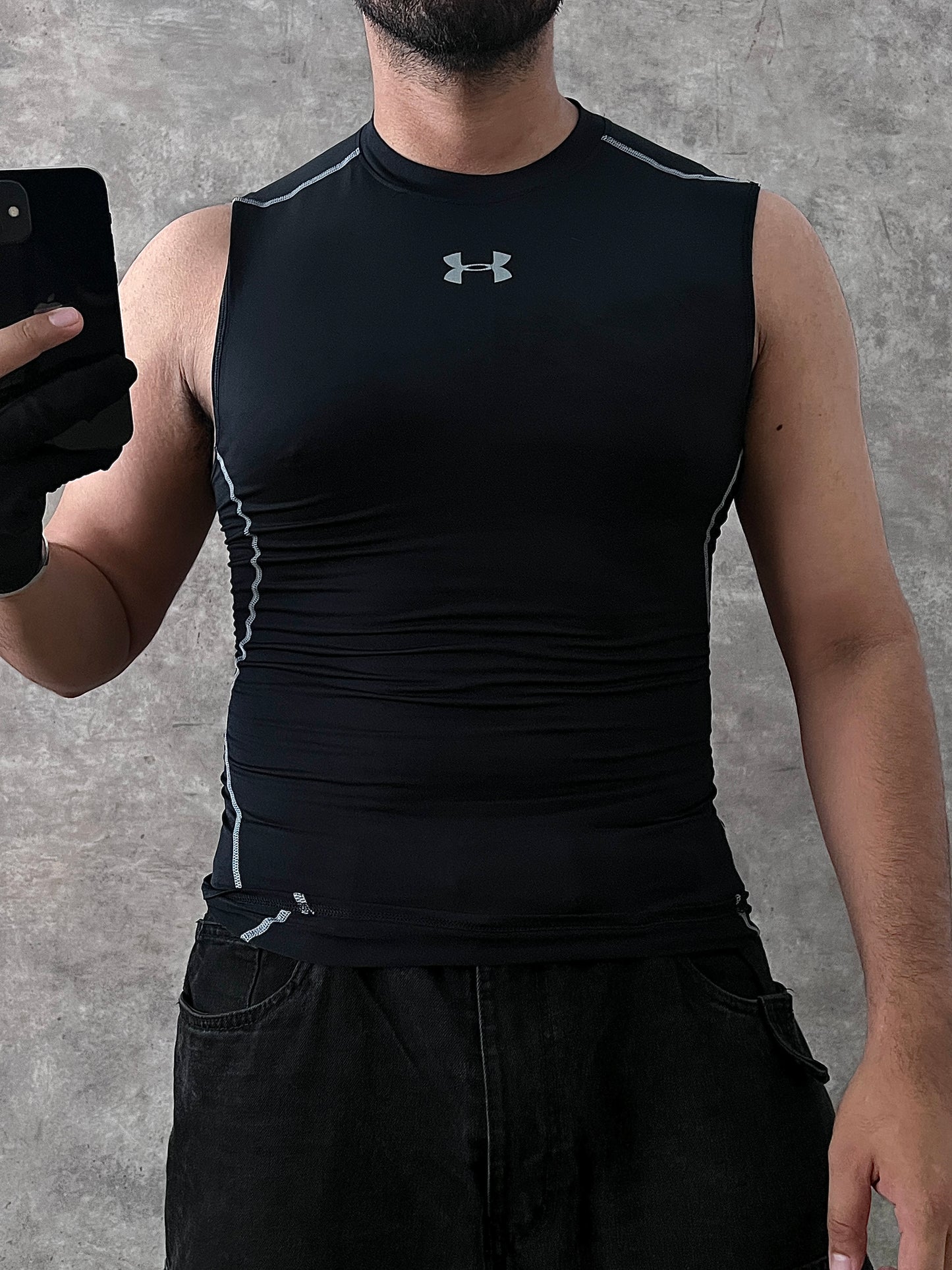 UNDER ARMOUR SLEEVELESS (M)