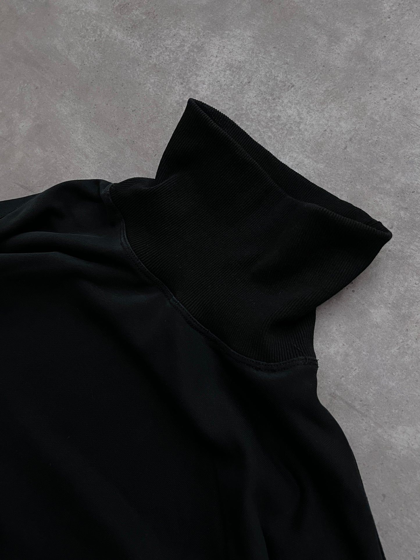 BLACK TURTLENECK SWEATSHIRT (M)