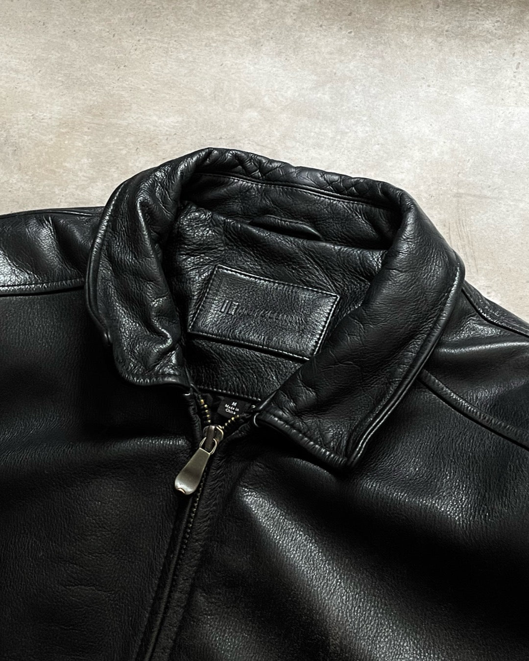 HEAVY LEATHER BOMBER JACKET (M)