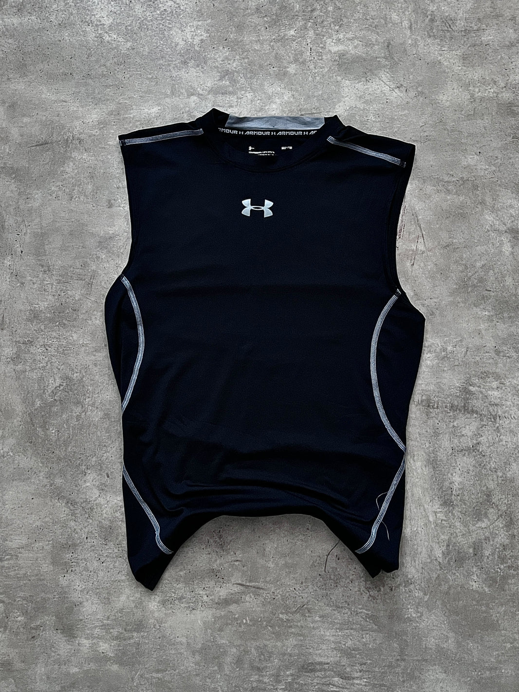 UNDER ARMOUR SLEEVELESS (M)
