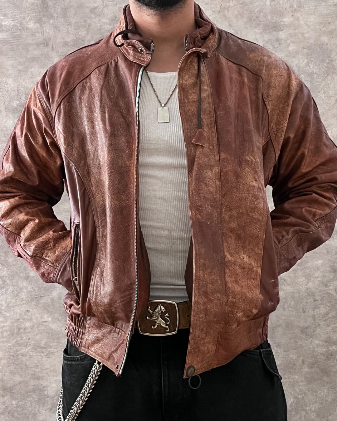 LEATHER BOMBER JACKET. (M)