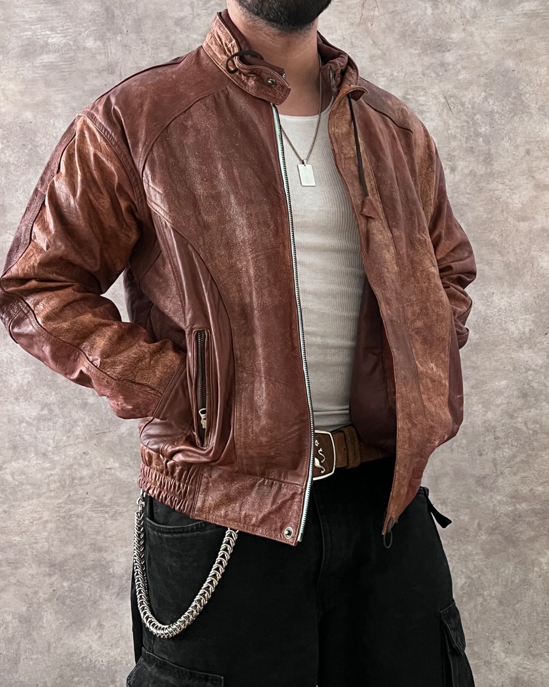 LEATHER BOMBER JACKET. (M)