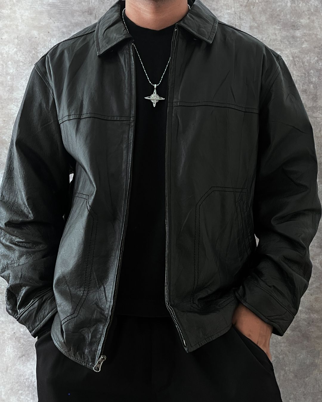 LEATHER JACKET (L)