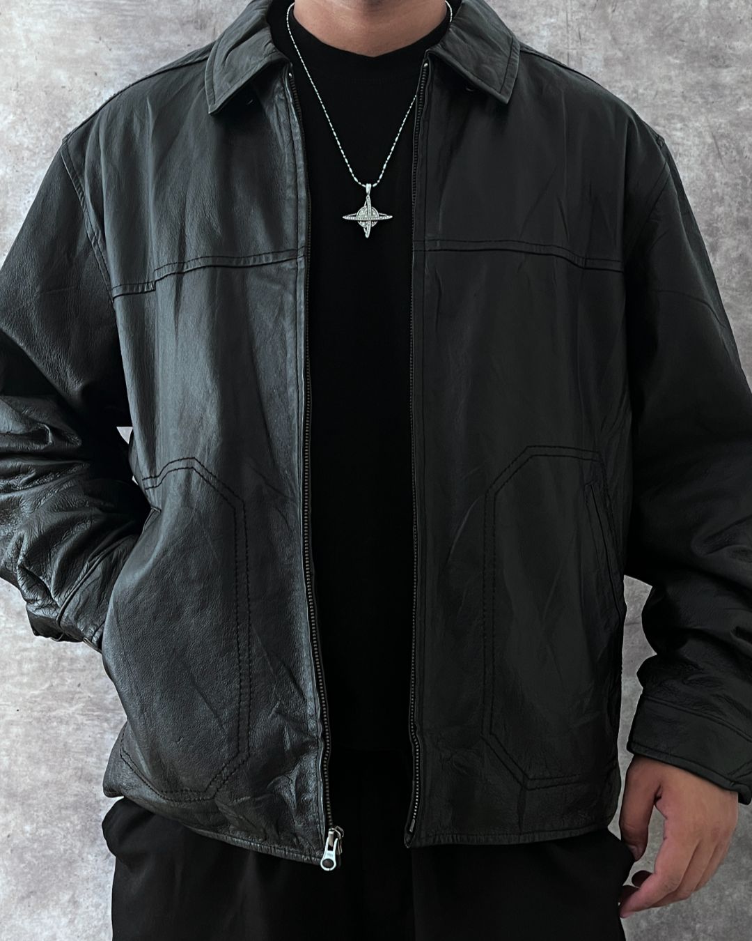 LEATHER JACKET (L)