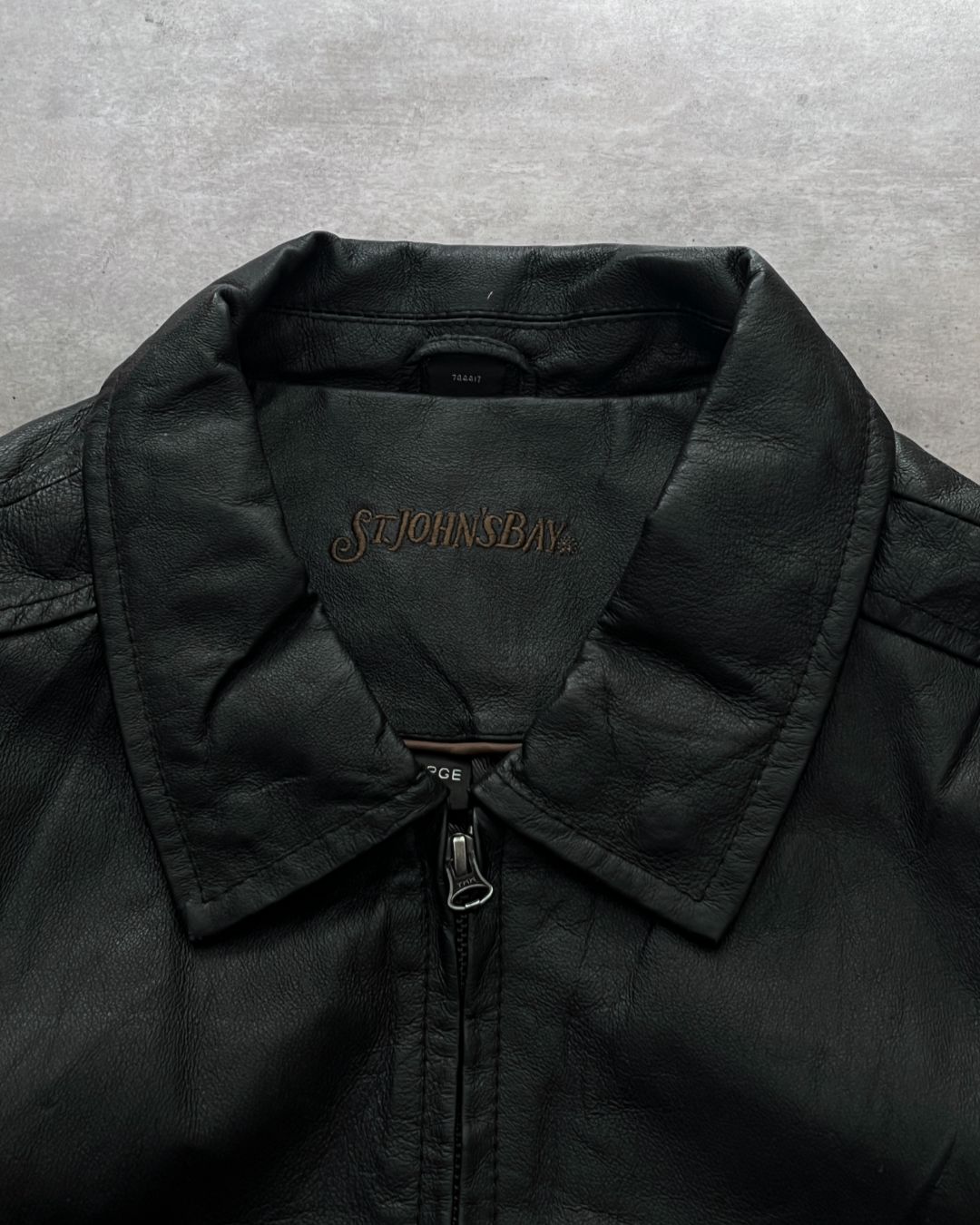 LEATHER JACKET (L)