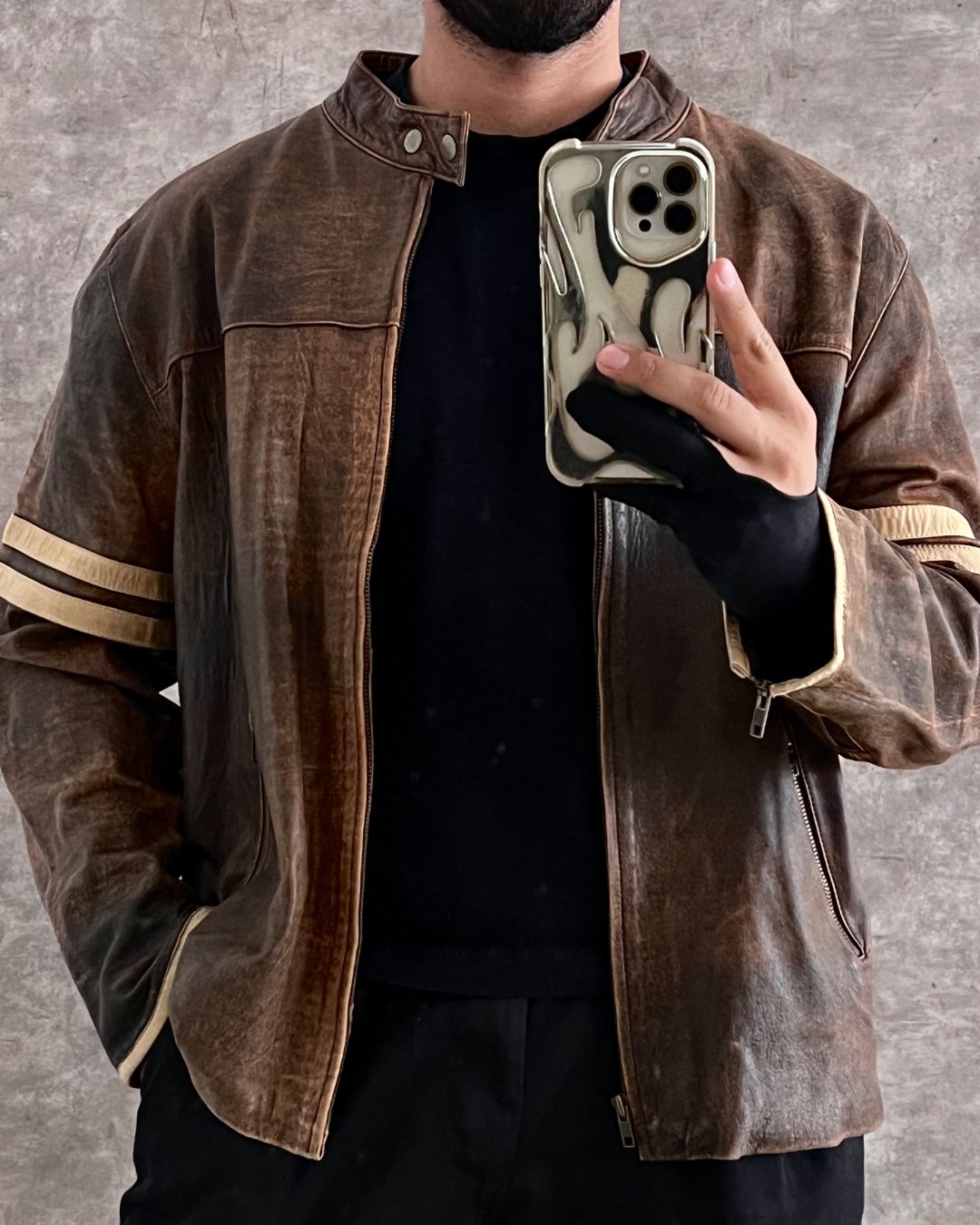 DISTRESSED LEATHER JACKET (L)