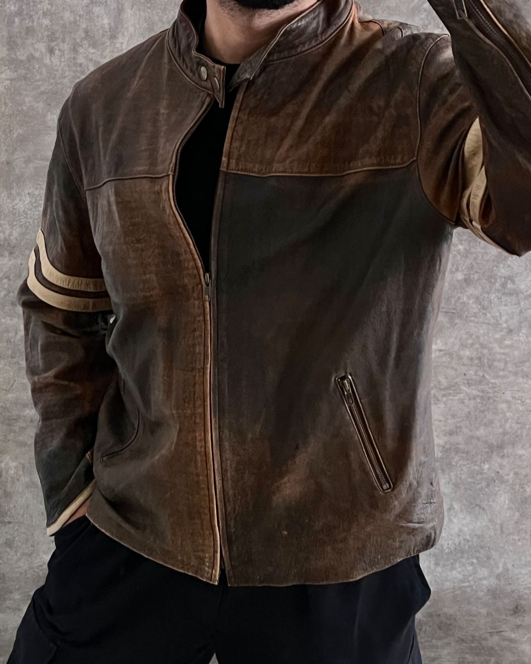 DISTRESSED LEATHER JACKET (L)