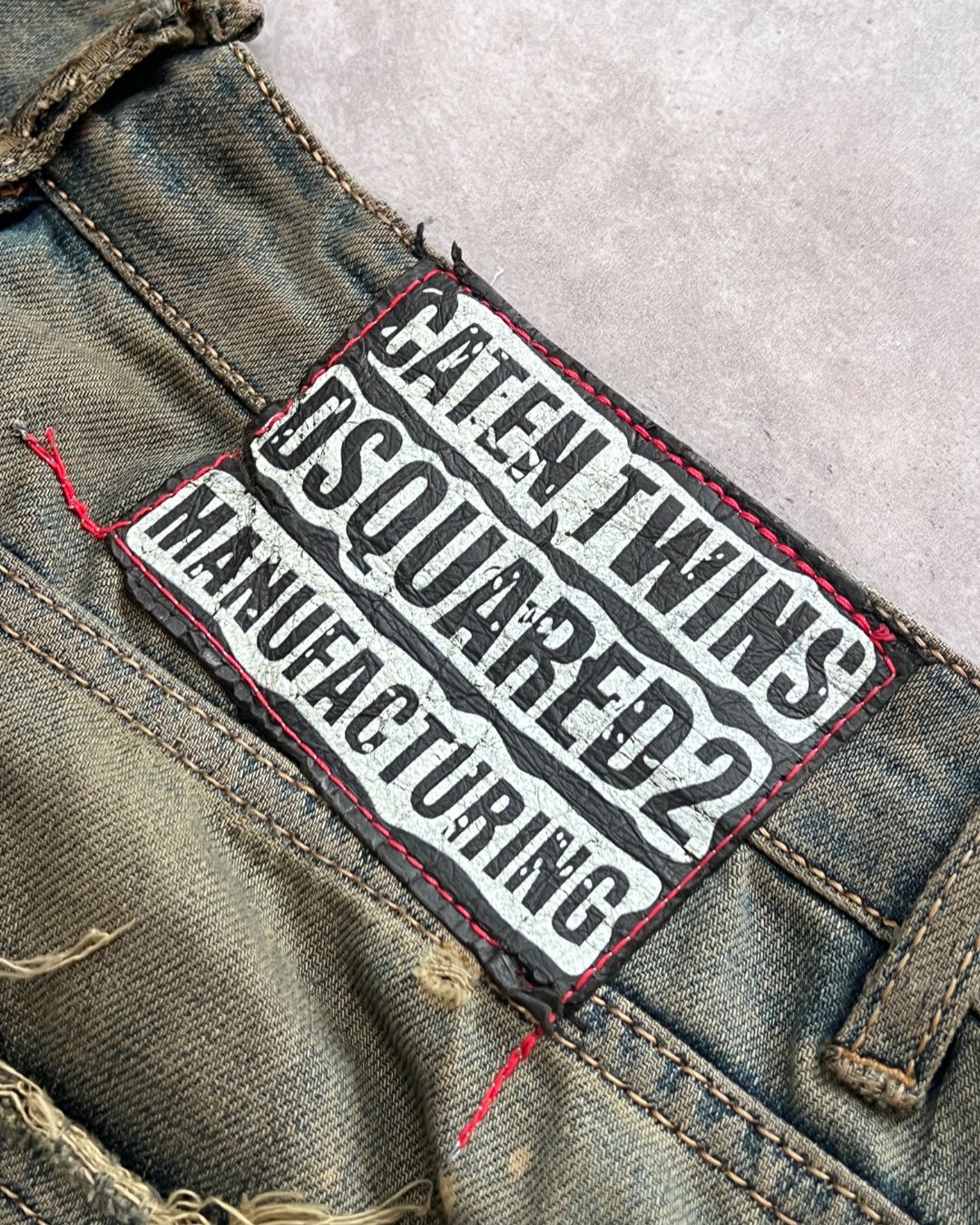 DSQUARED2 DISTRESSED JEANS (32)