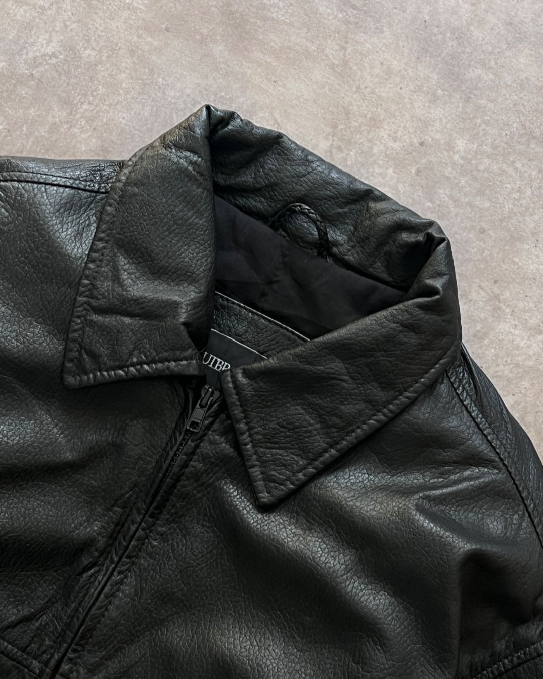 LEATHER JACKET (L)