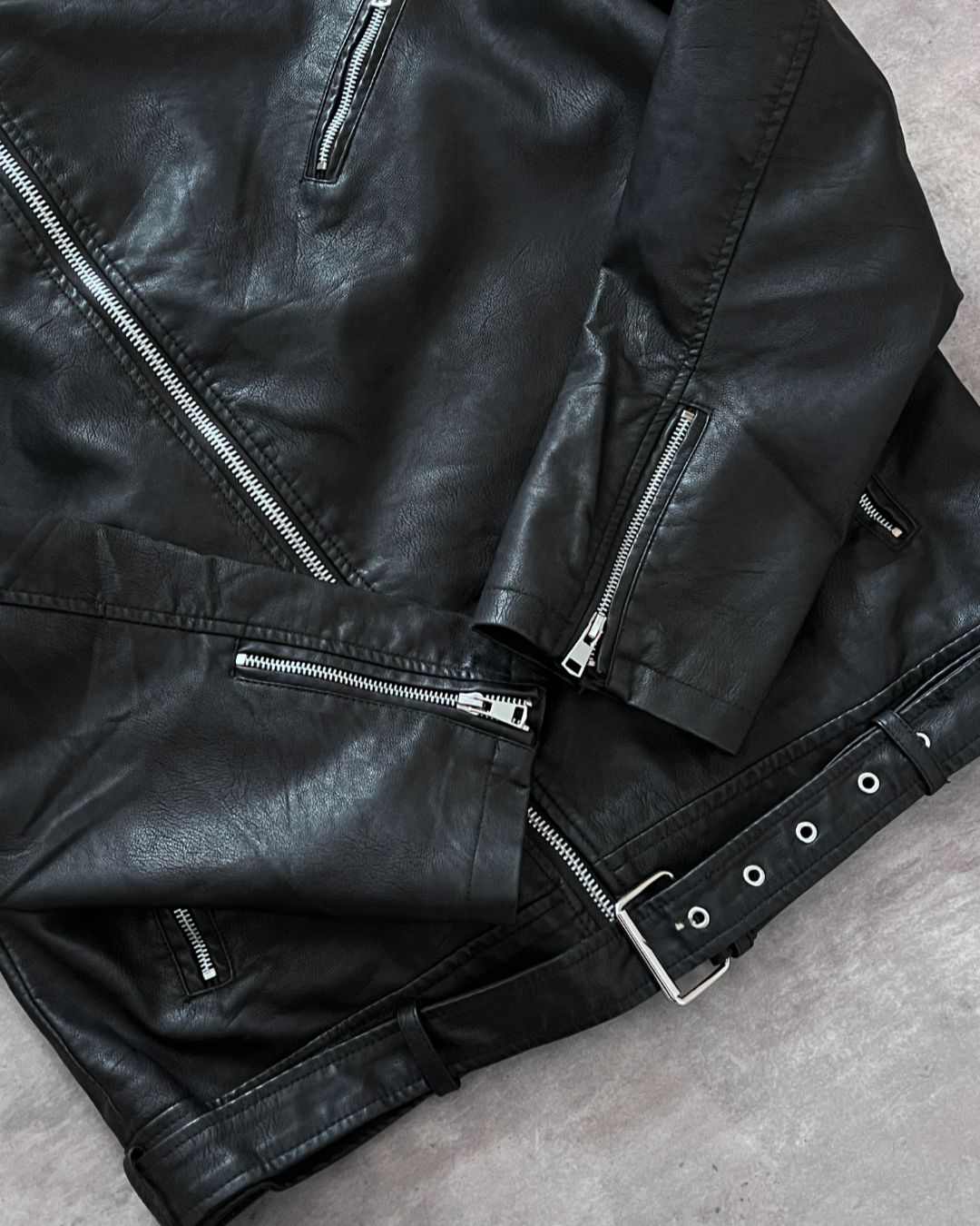 BIKER FAUX LEATHER JACKET (L)