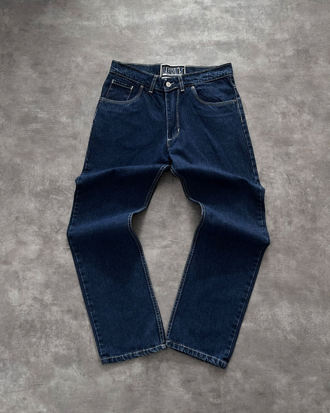 LEVIS INDIGO DENIM JEANS (34)