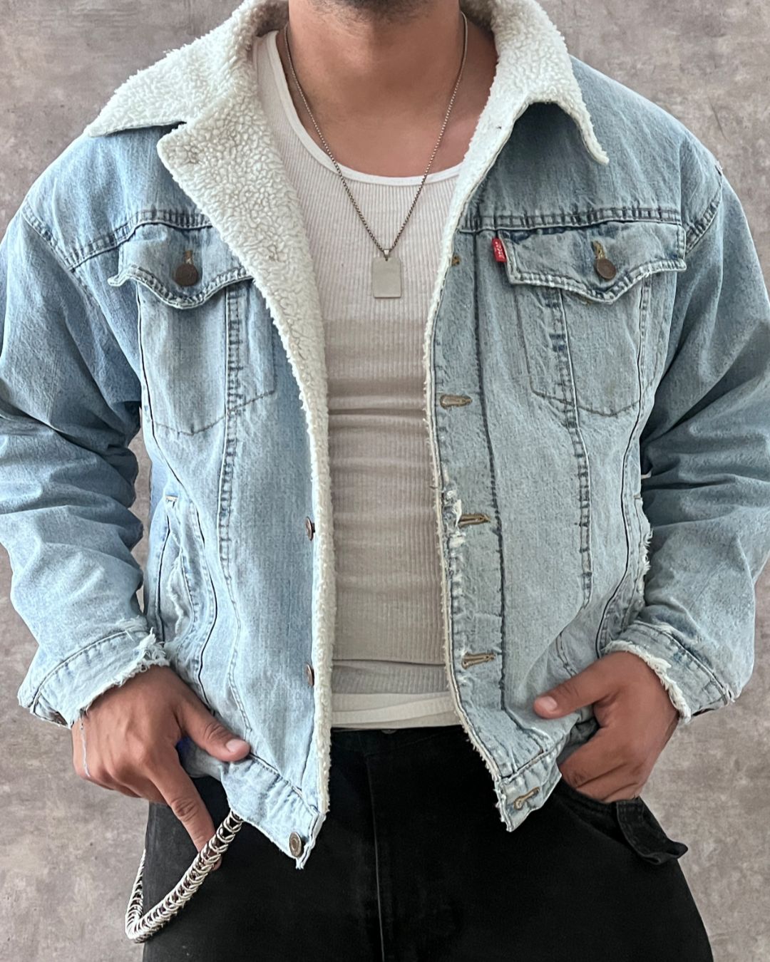 LEVI’S SHERPA DENIM JACKET (M)