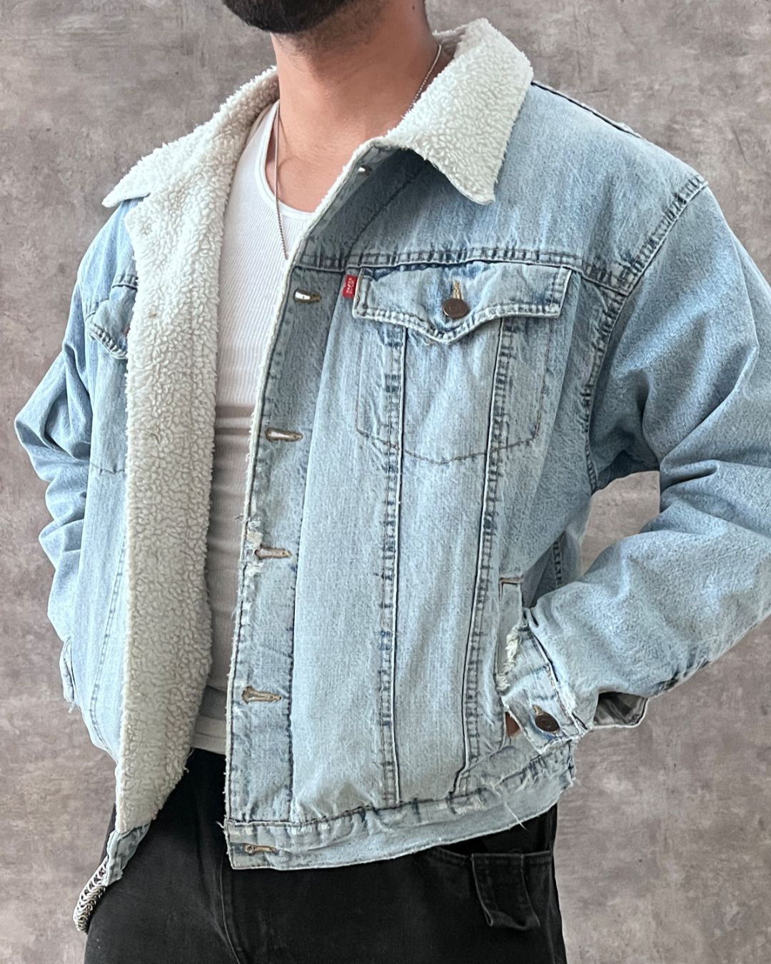 LEVI’S SHERPA DENIM JACKET (M)