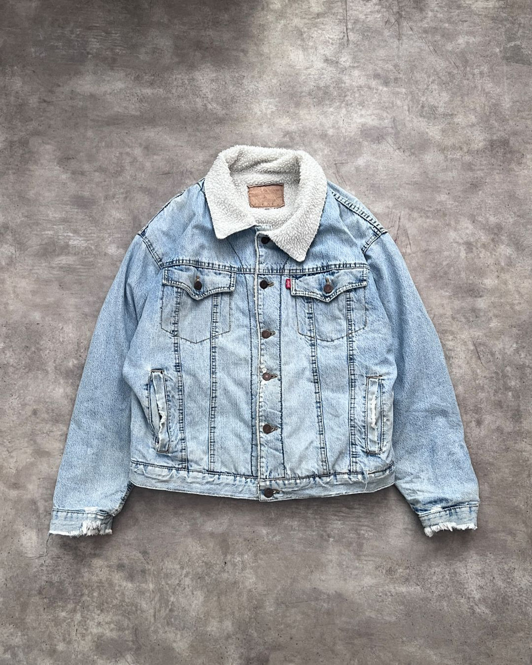LEVI’S SHERPA DENIM JACKET (M)