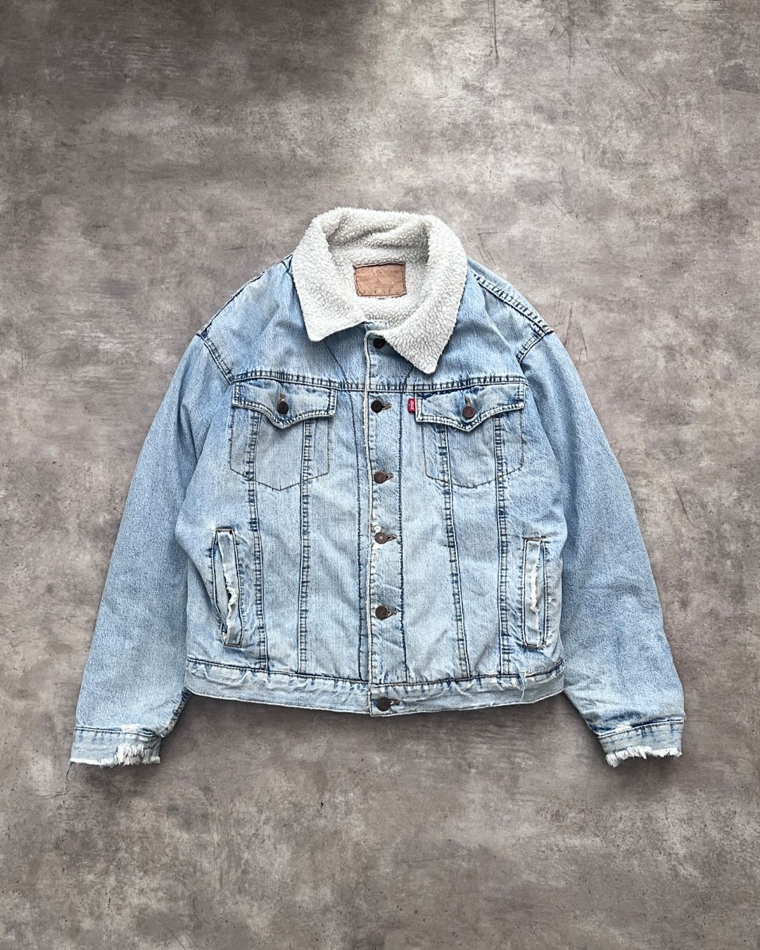 LEVI’S SHERPA DENIM JACKET (M)