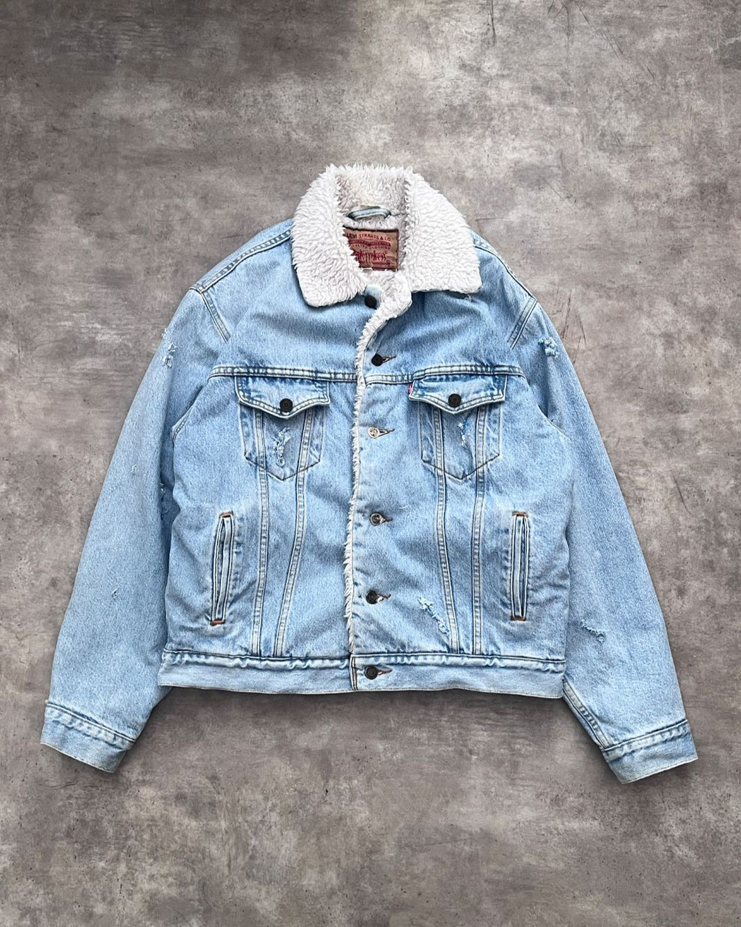 LEVI’S DISTRESSED SHERPA DENIM JACKET (M)