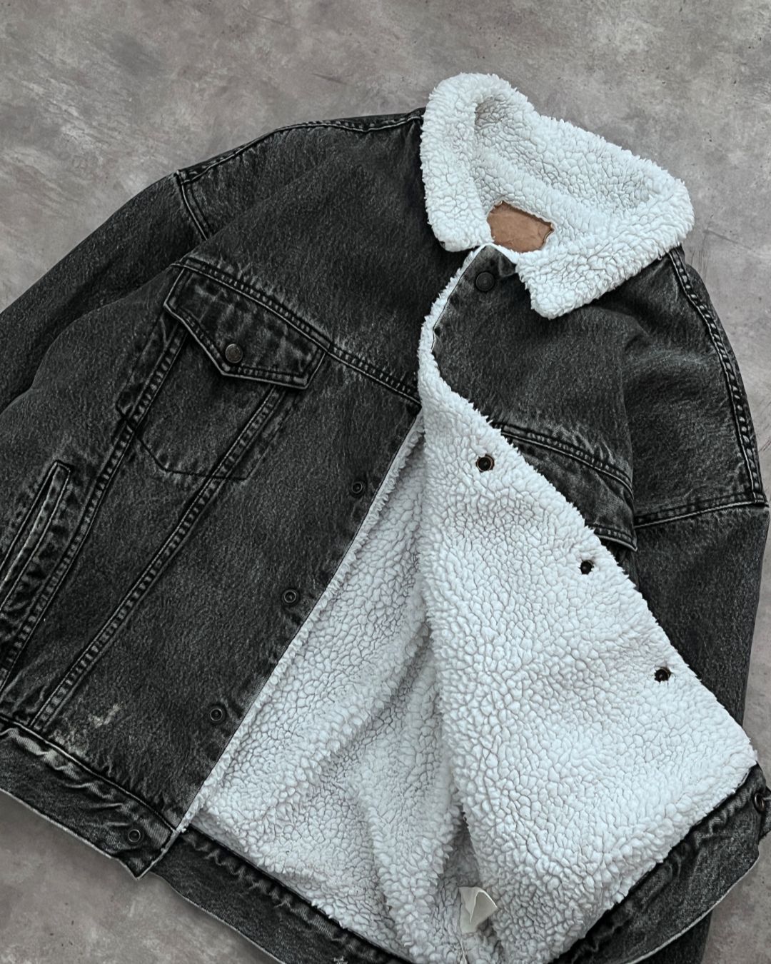 LEVI’S SHERPA DENIM JACKET (L)