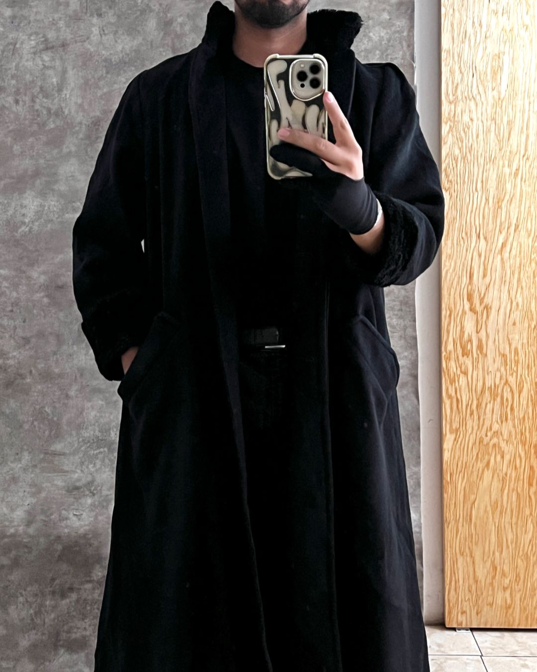 LONG BLACK COAT (S)