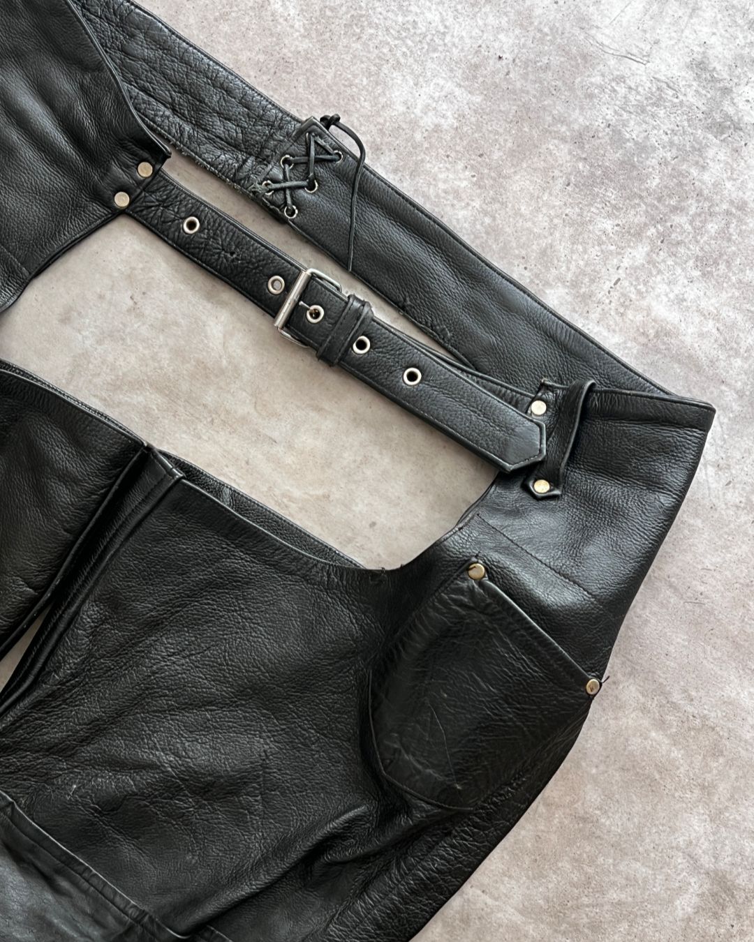 COWBOY CLUB LEATHER CHAPS (L)