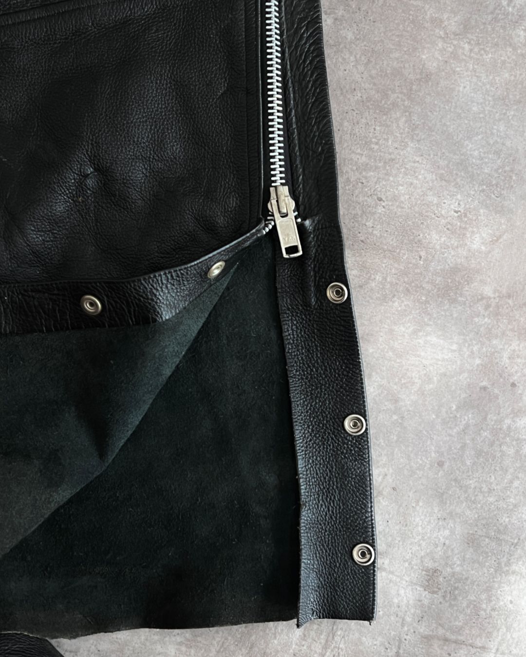 COWBOY CLUB LEATHER CHAPS (L)