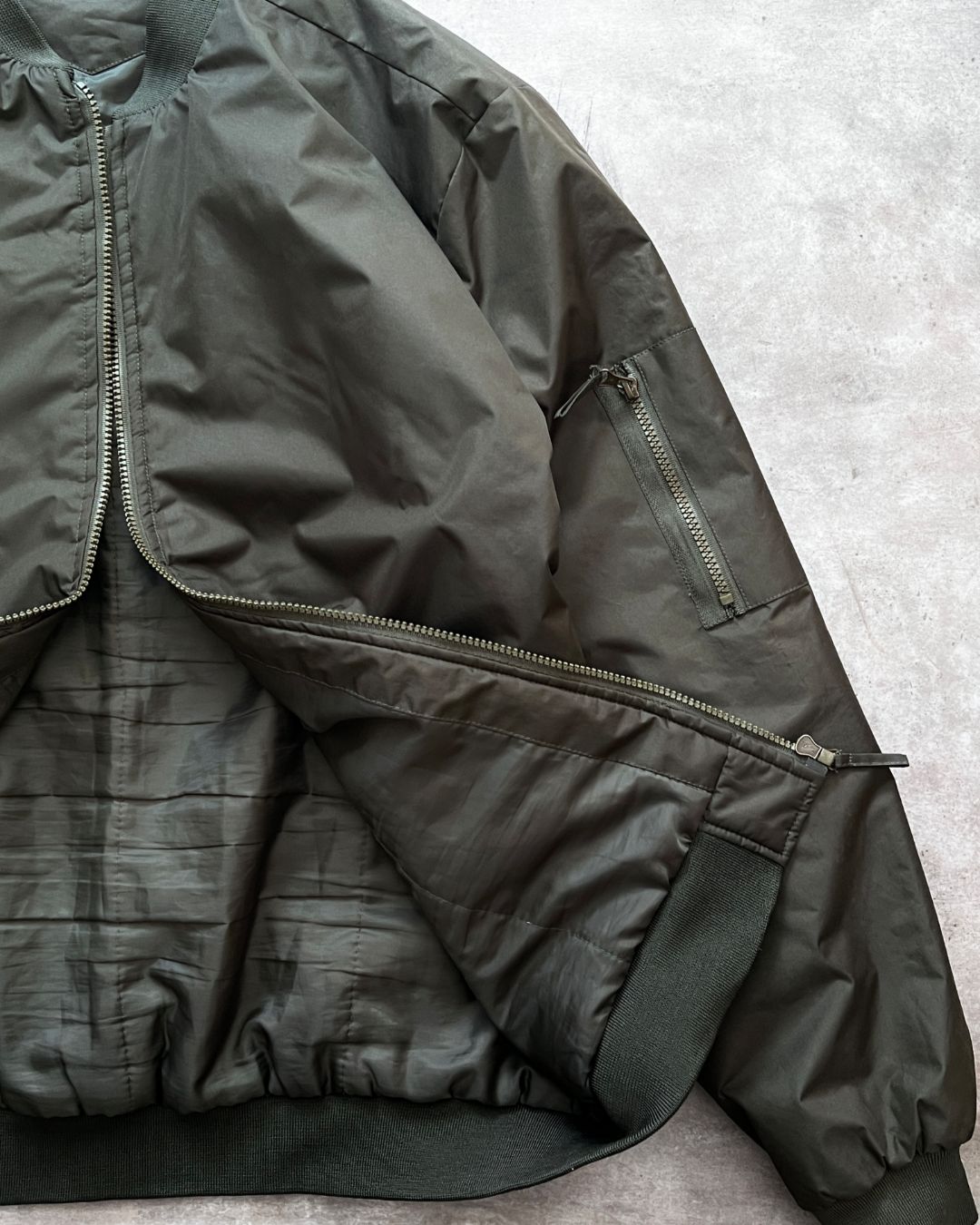 BOMBER JACKET (L)